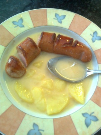 Krumplifőzelék (vagy inkább leves) virslivel :D